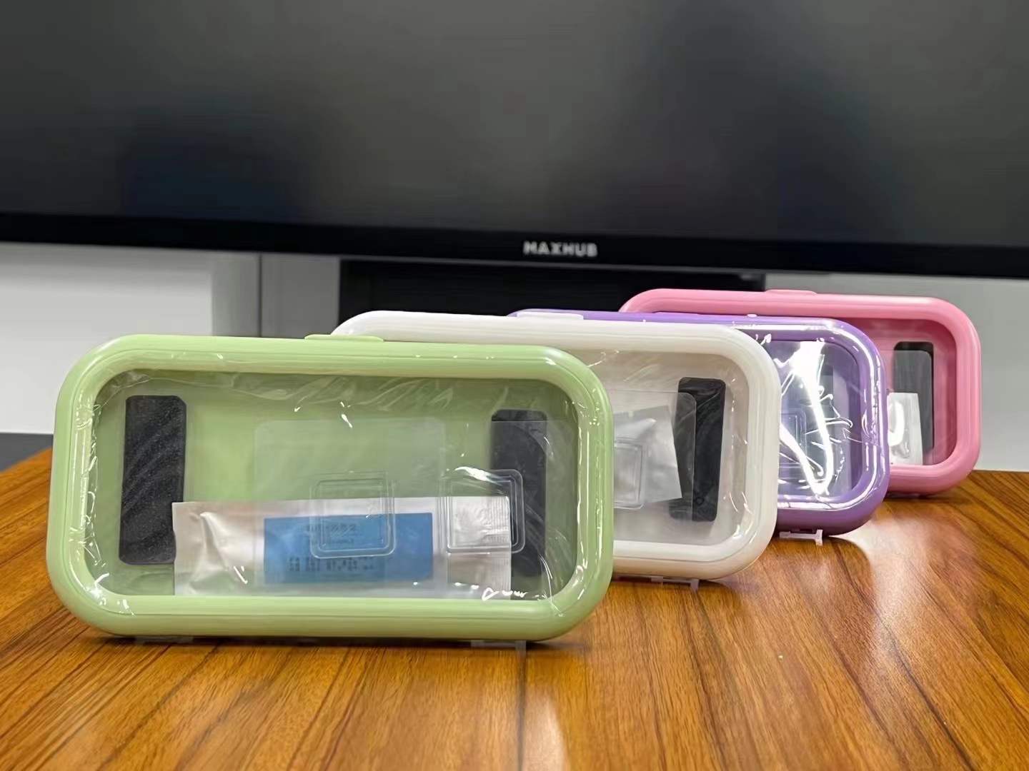Waterproof and fog-proof bathroom phone case, no-drill wall-mounted phone holder, perfect for watching videos, rotatable waterproof kitchen box